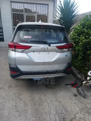 Toyota Rush 2023 Silver