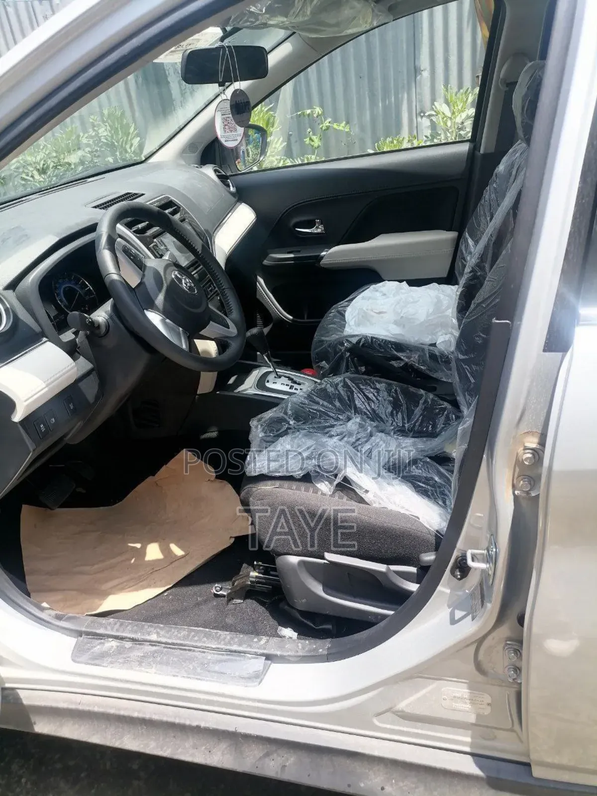 Toyota Rush 2023 Silver