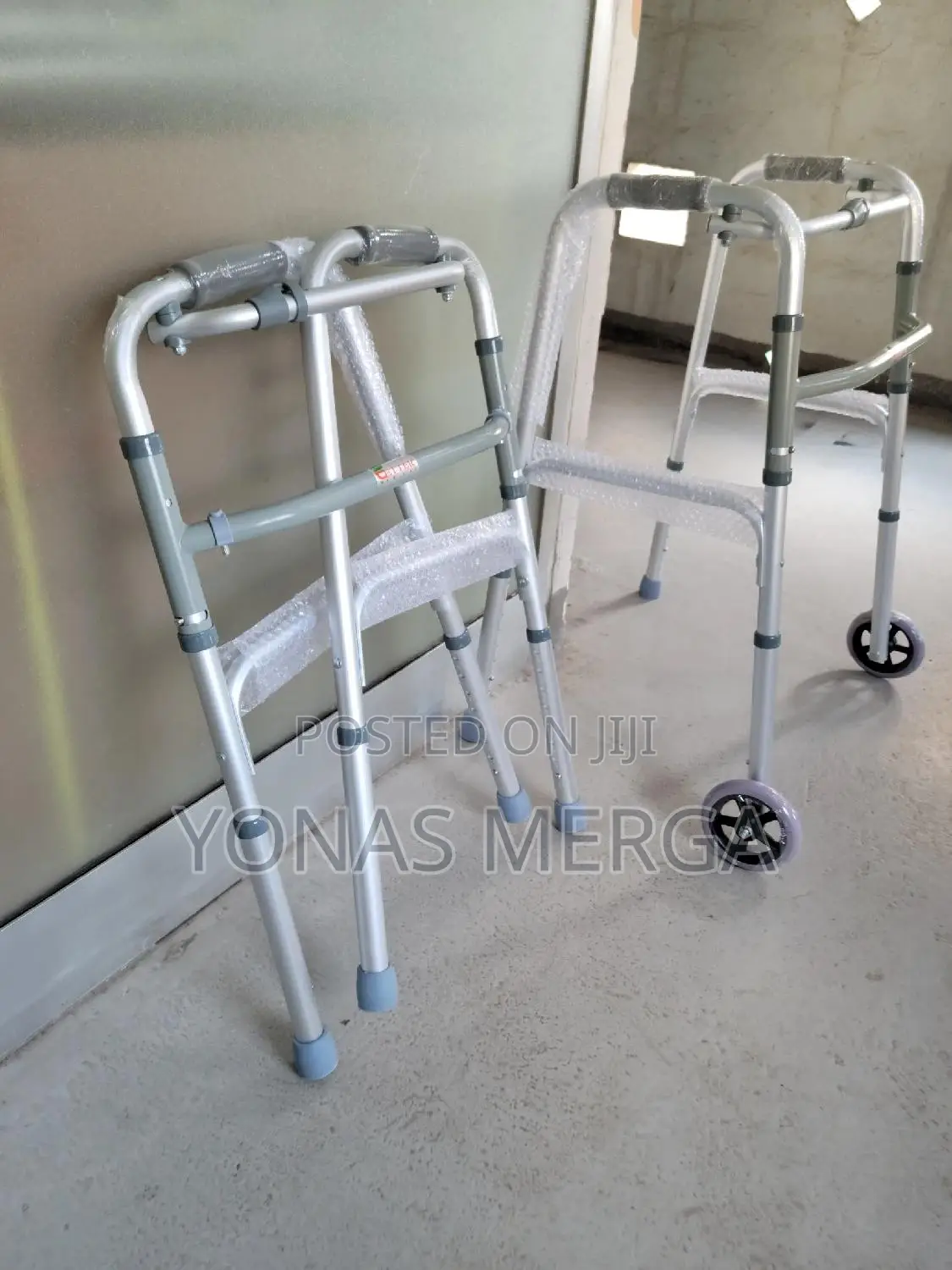 Oldage People Front Wheel Walker Portable/Aluminum W/Castors