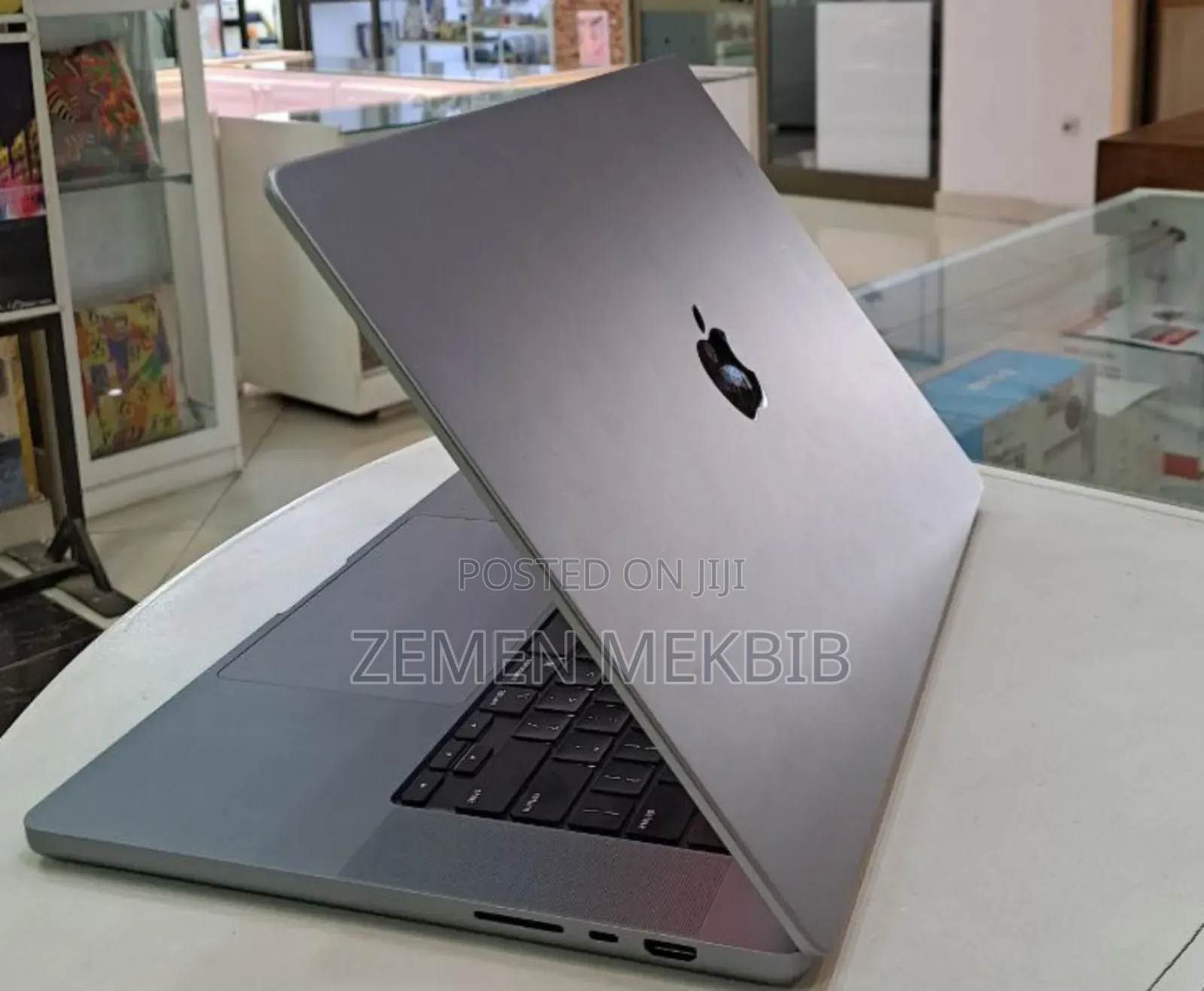 New Laptop Apple MacBook Pro 2023 M2 32GB Intel Core I7 SSD 512GB