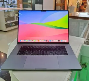 New Laptop Apple MacBook Pro 2023 M2 32GB Intel Core I7 SSD 512GB