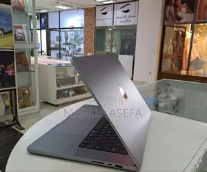 New Laptop Apple MacBook Pro 32GB Apple M2 SSD 512GB