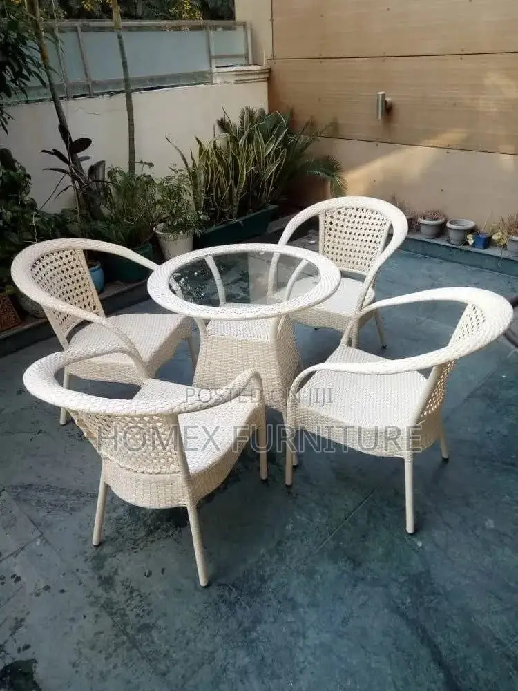 Garden Round Tables and Chairs