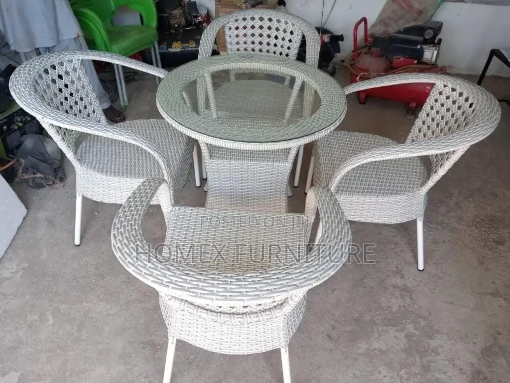 Garden Round Tables and Chairs