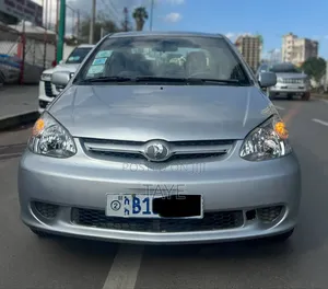 Photo - Toyota Platz 2005 Silver