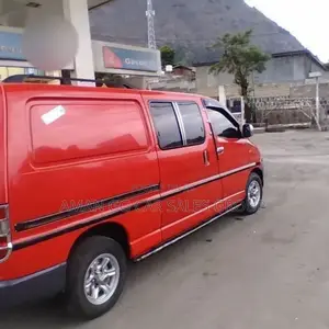 Toyota HiAce 2006 Red