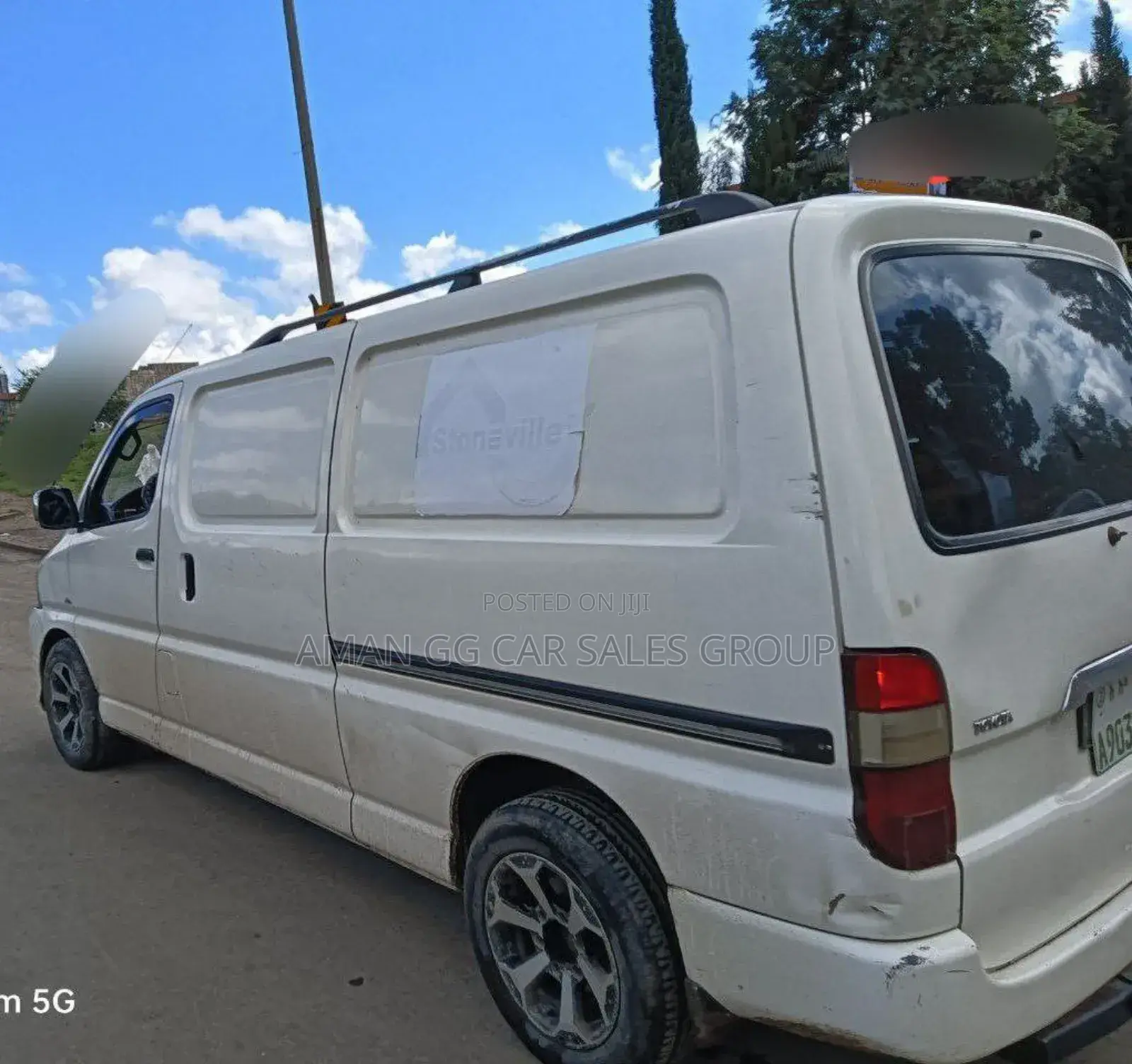 Toyota HiAce 2011 White