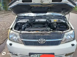 Toyota HiAce 2011 White