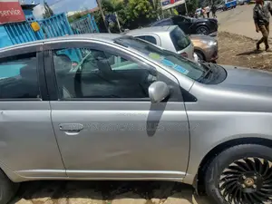 Toyota Platz 2001 Silver