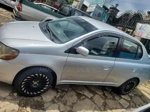 Toyota Platz 2001 Silver