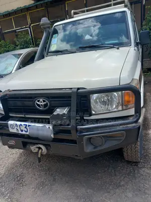 Toyota Land Cruiser 2016 White