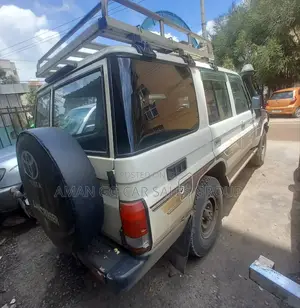 Toyota Land Cruiser 2016 White