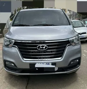 Photo - Hyundai Starex 2021 Silver