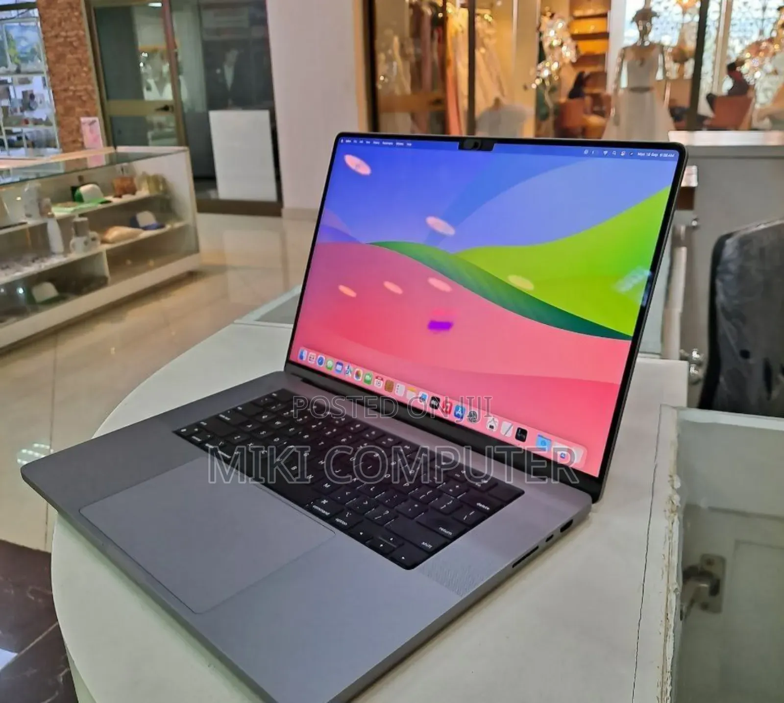 New Laptop Apple MacBook Pro 2023 M2 Pro 16-Inch 32GB Intel SSD 512GB