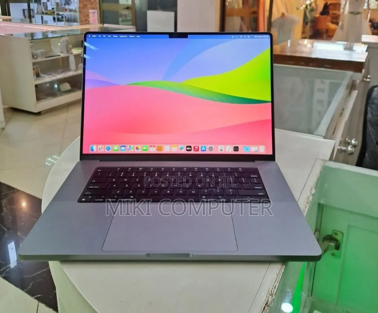 New Laptop Apple MacBook Pro 2023 M2 Pro 16-Inch 32GB Intel SSD 512GB