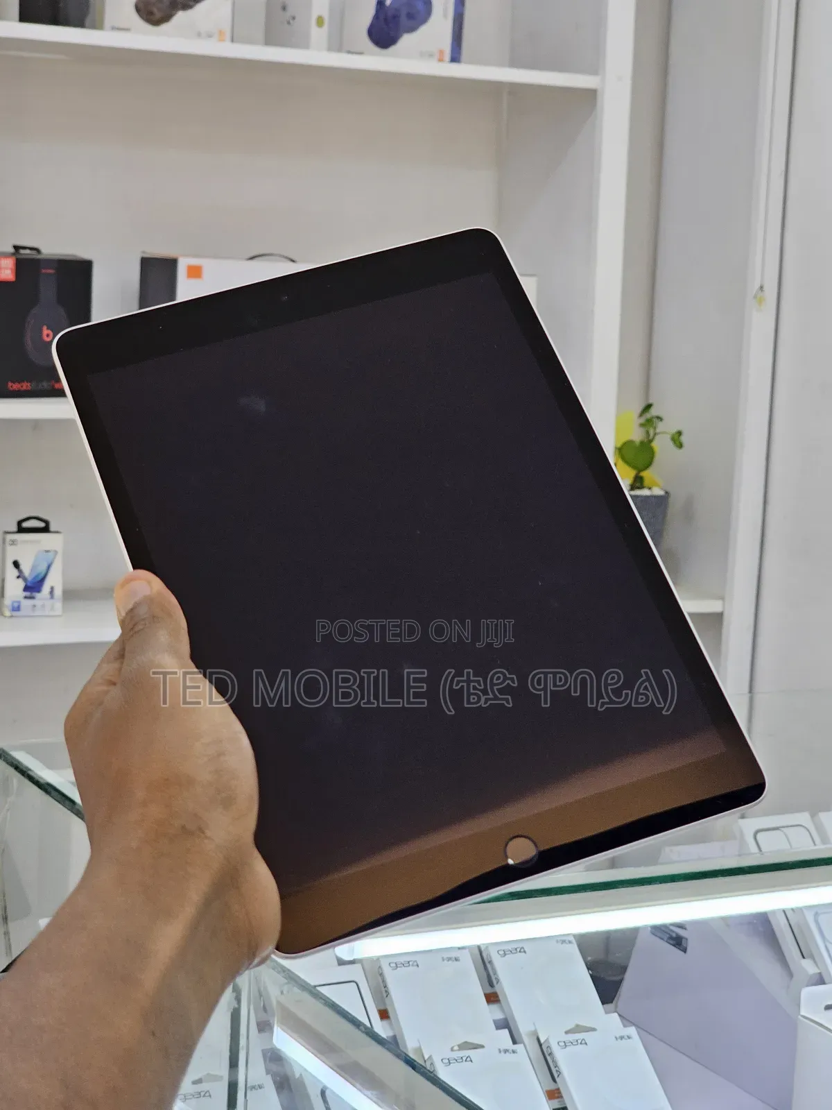 New Apple iPad Air 64 GB