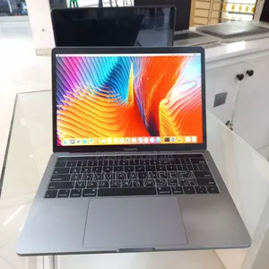 New Laptop Apple MacBook Pro 2018 8GB Intel Core I5 SSD 512GB