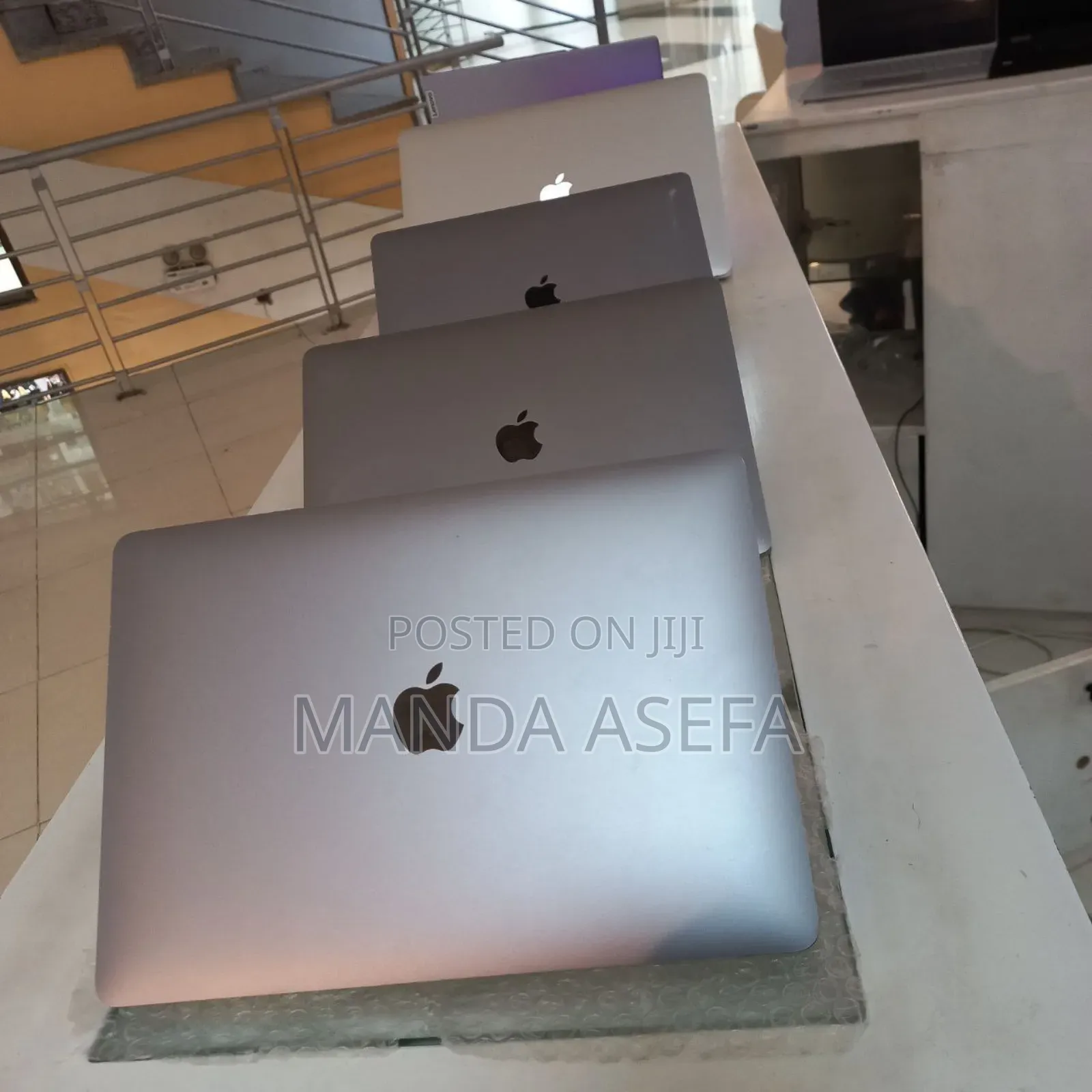 New Laptop Apple MacBook Pro 2018 8GB Intel Core I5 SSD 512GB