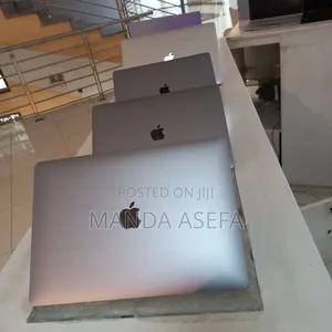 New Laptop Apple MacBook Pro 2018 8GB Intel Core I5 SSD 512GB