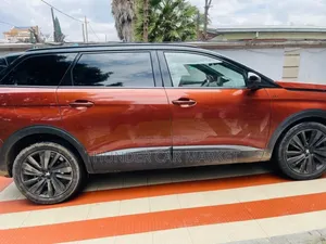 Peugeot 5008 2022 Burgundy