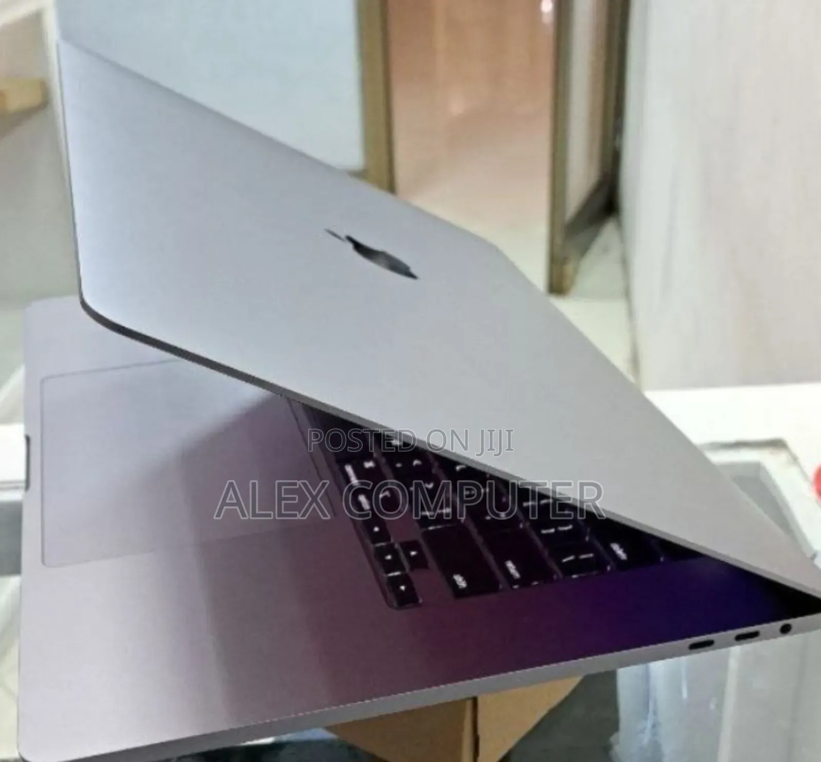 New Laptop Apple MacBook Pro 2018 32GB Intel Core I9 SSD 512GB