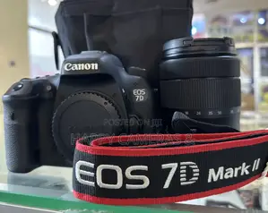 7D Mark II Canon 18-135mm USM