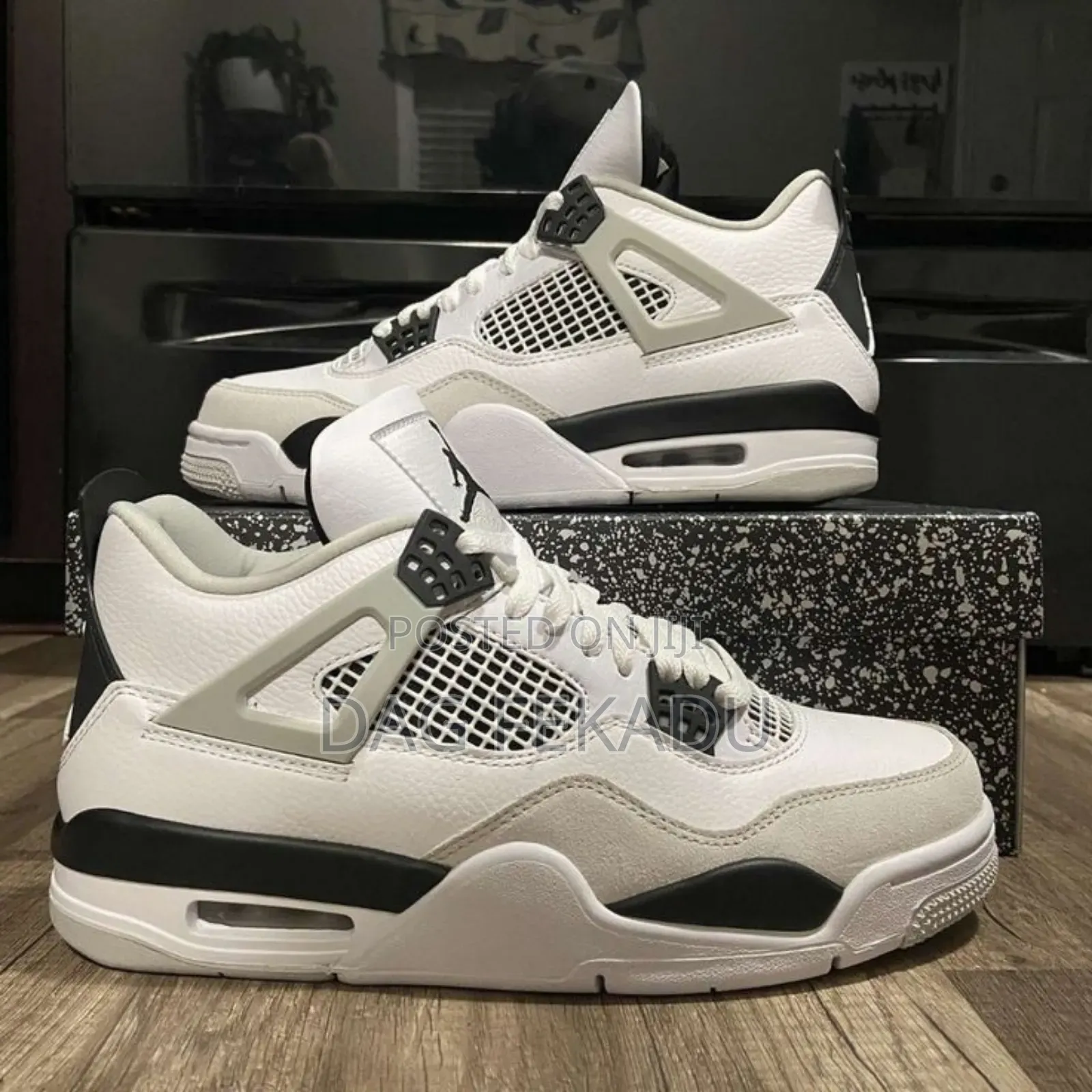 Air Jordan 4