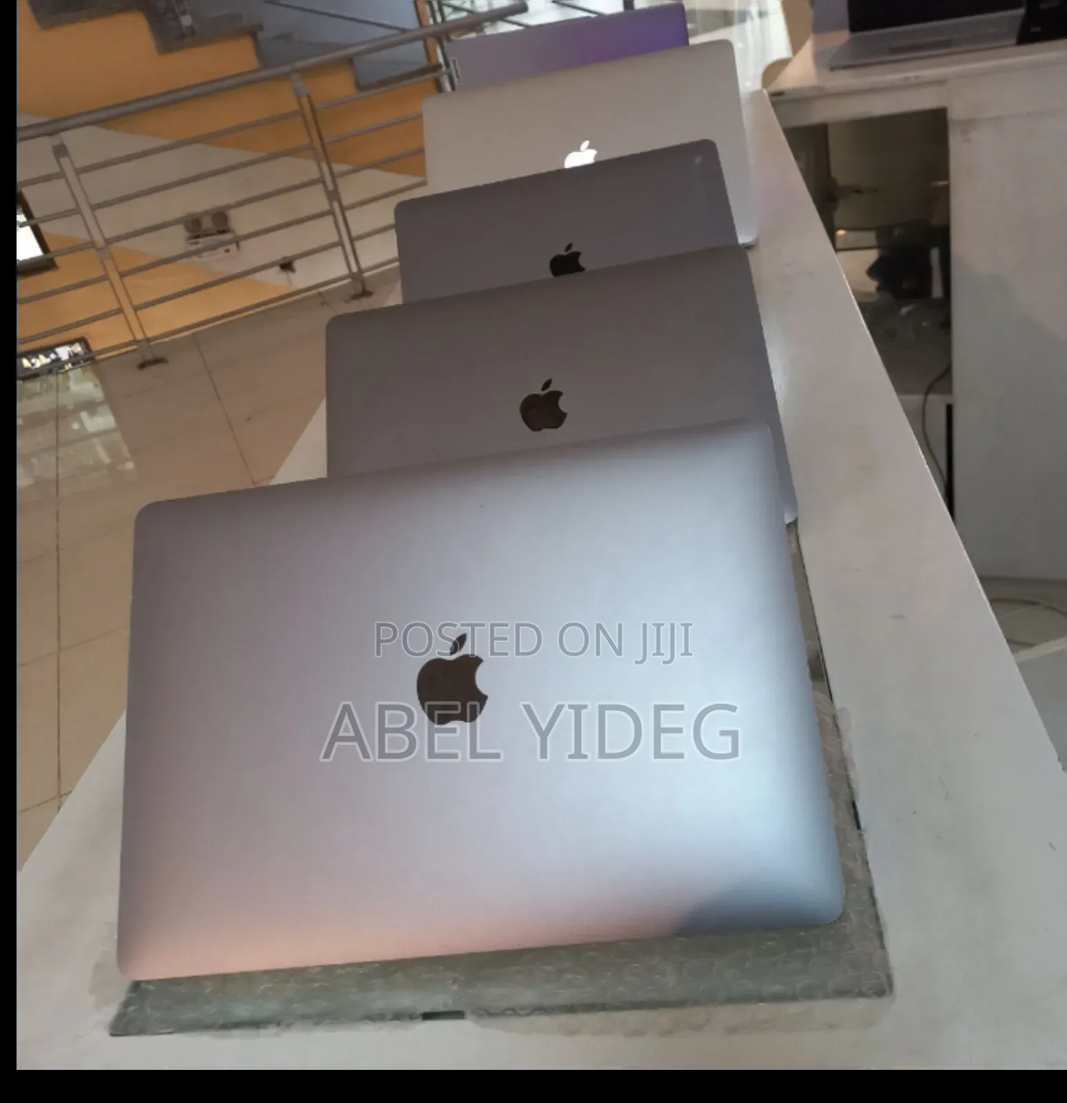 New Laptop Apple MacBook Pro 2018 8GB Intel Core i5 SSD 512GB