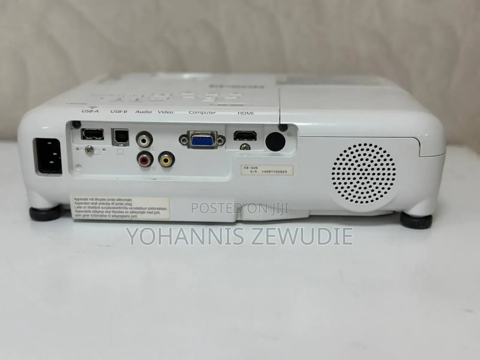 Epson EB S05 Projector