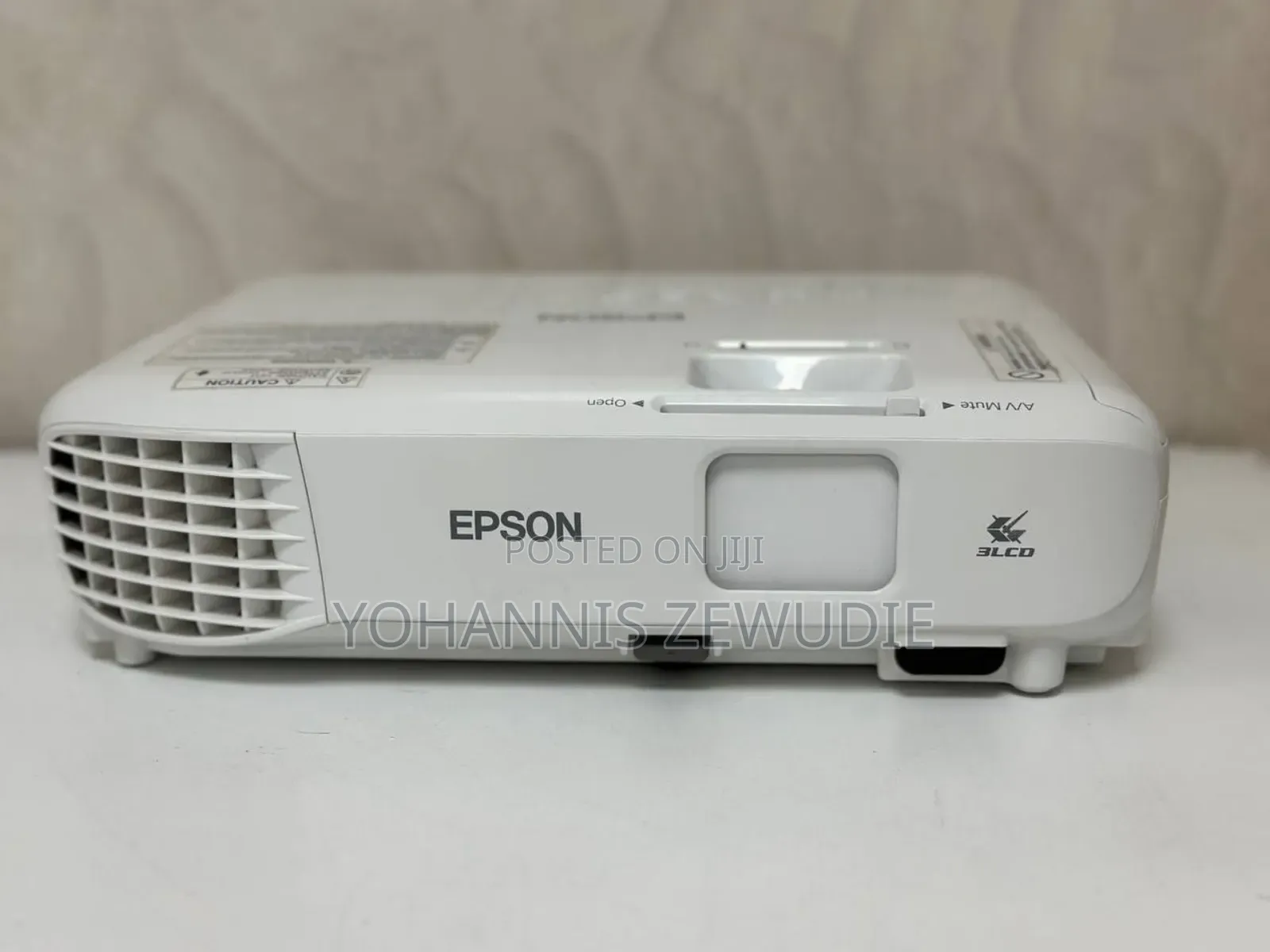 Epson EB S05 Projector