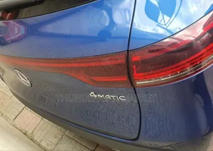 New Mercedes-Benz E400 2023 Blue