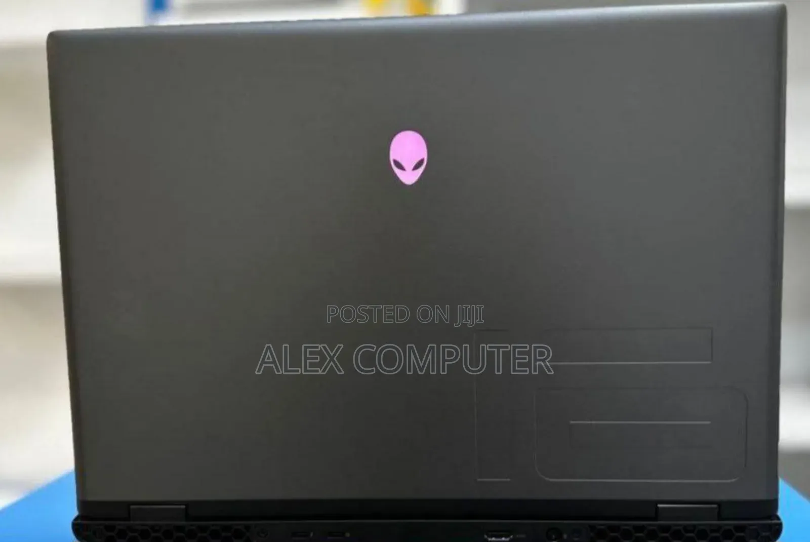 New Laptop Alienware M17x R2 16GB Intel Core I7 SSD 1T