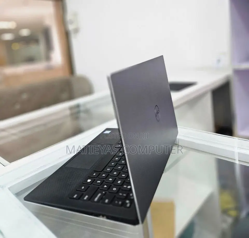 New Laptop Dell XPS 15 8GB Intel Core I7 SSD 512GB
