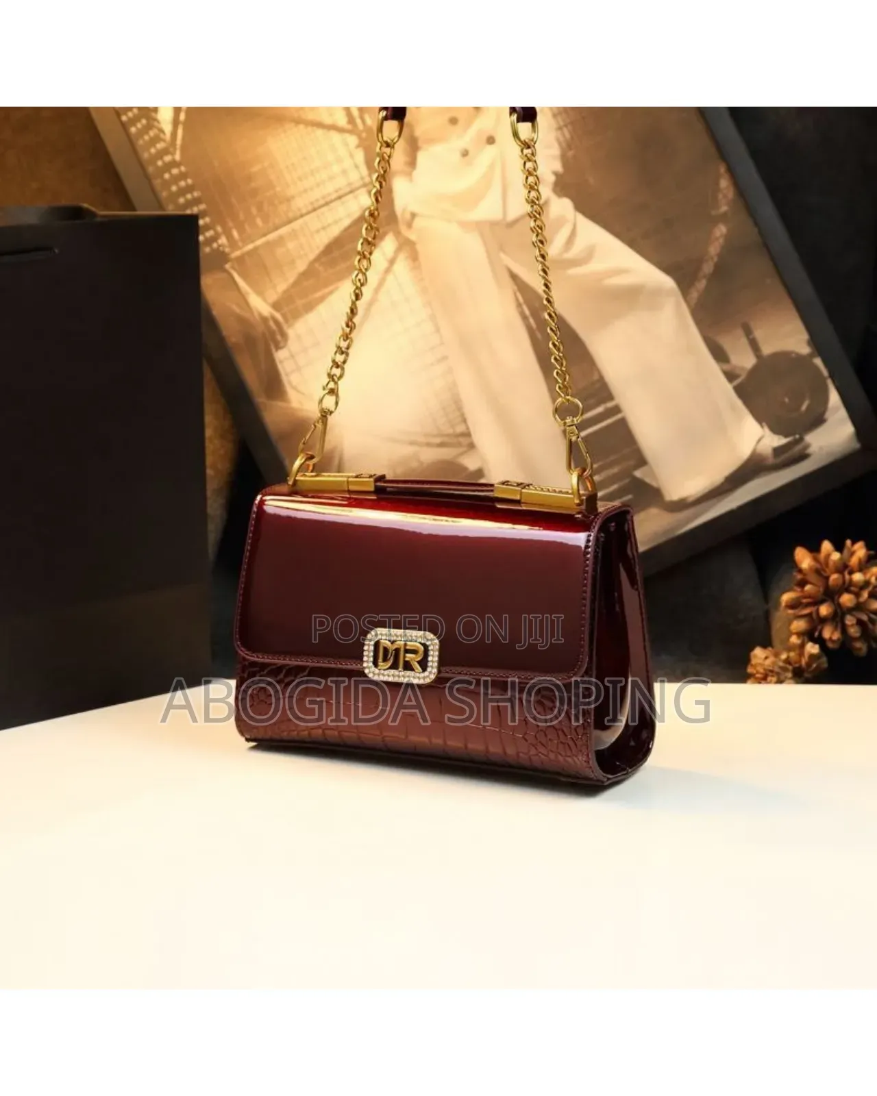 Choose a Handbag Made of High-Quality Leather, Durable.