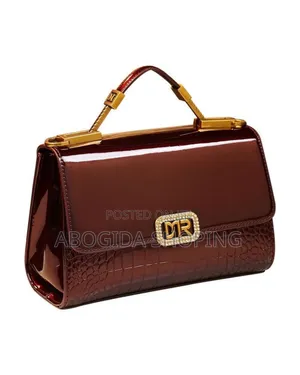 Choose a Handbag Made of High-Quality Leather, Durable.