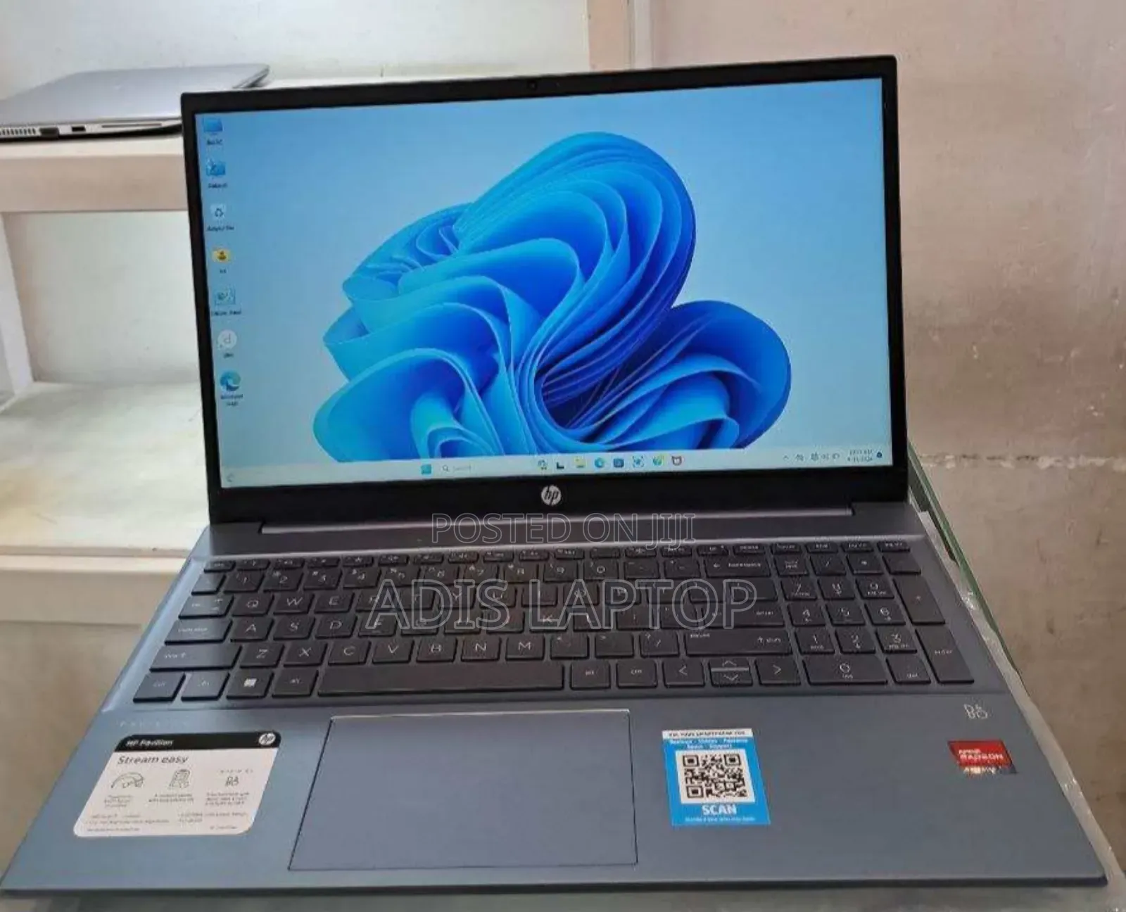 New Laptop HP Pavilion 10 8GB AMD Ryzen 5 SSD 512GB