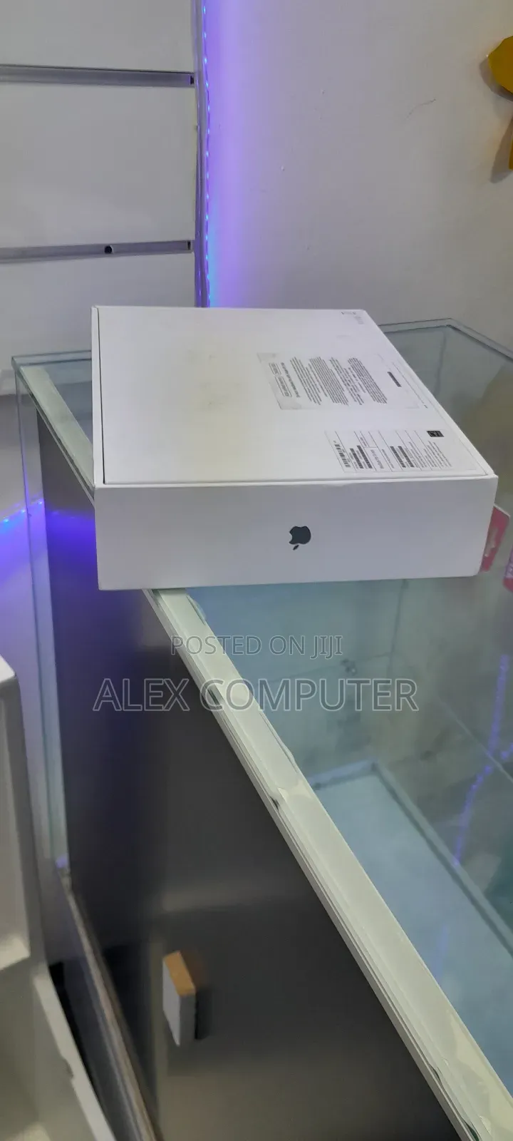 New Laptop Apple MacBook Pro M1 8GB Apple M1 SSD 256GB