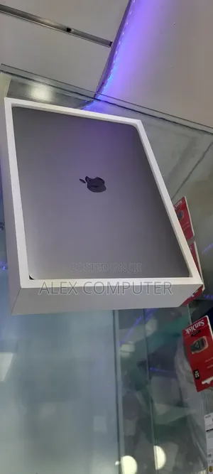 New Laptop Apple MacBook Pro M1 8GB Apple M1 SSD 256GB