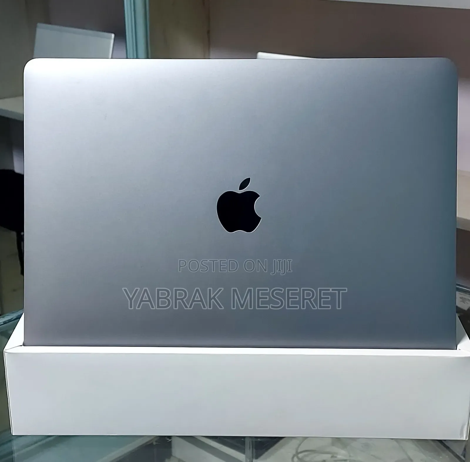 New Laptop Apple MacBook Pro 2020 M1 8GB Apple M1 Pro SSD 256GB