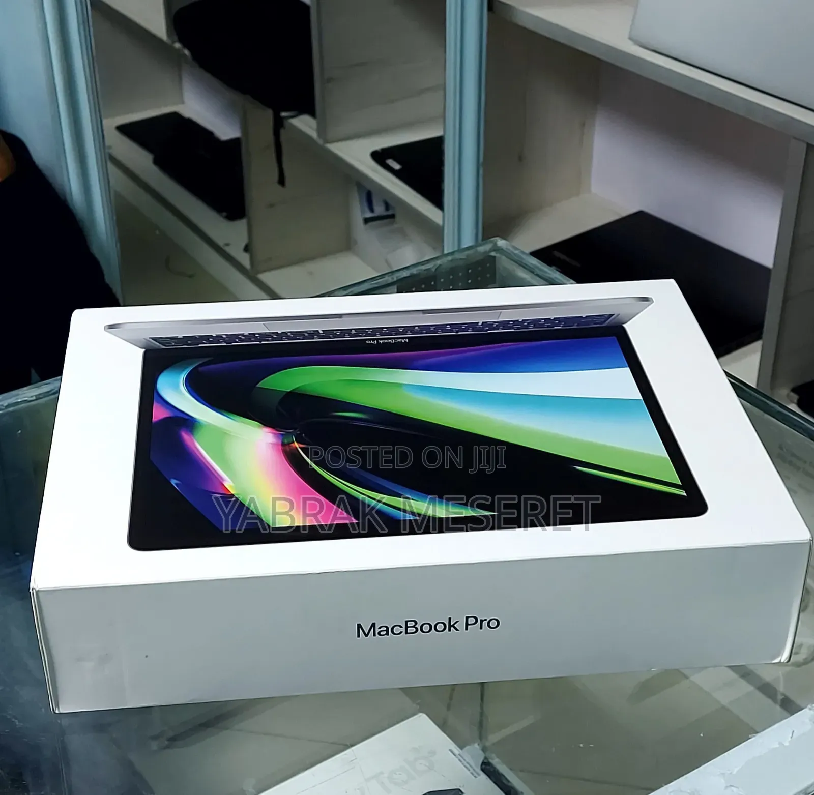 New Laptop Apple MacBook Pro 2020 M1 8GB Apple M1 Pro SSD 256GB