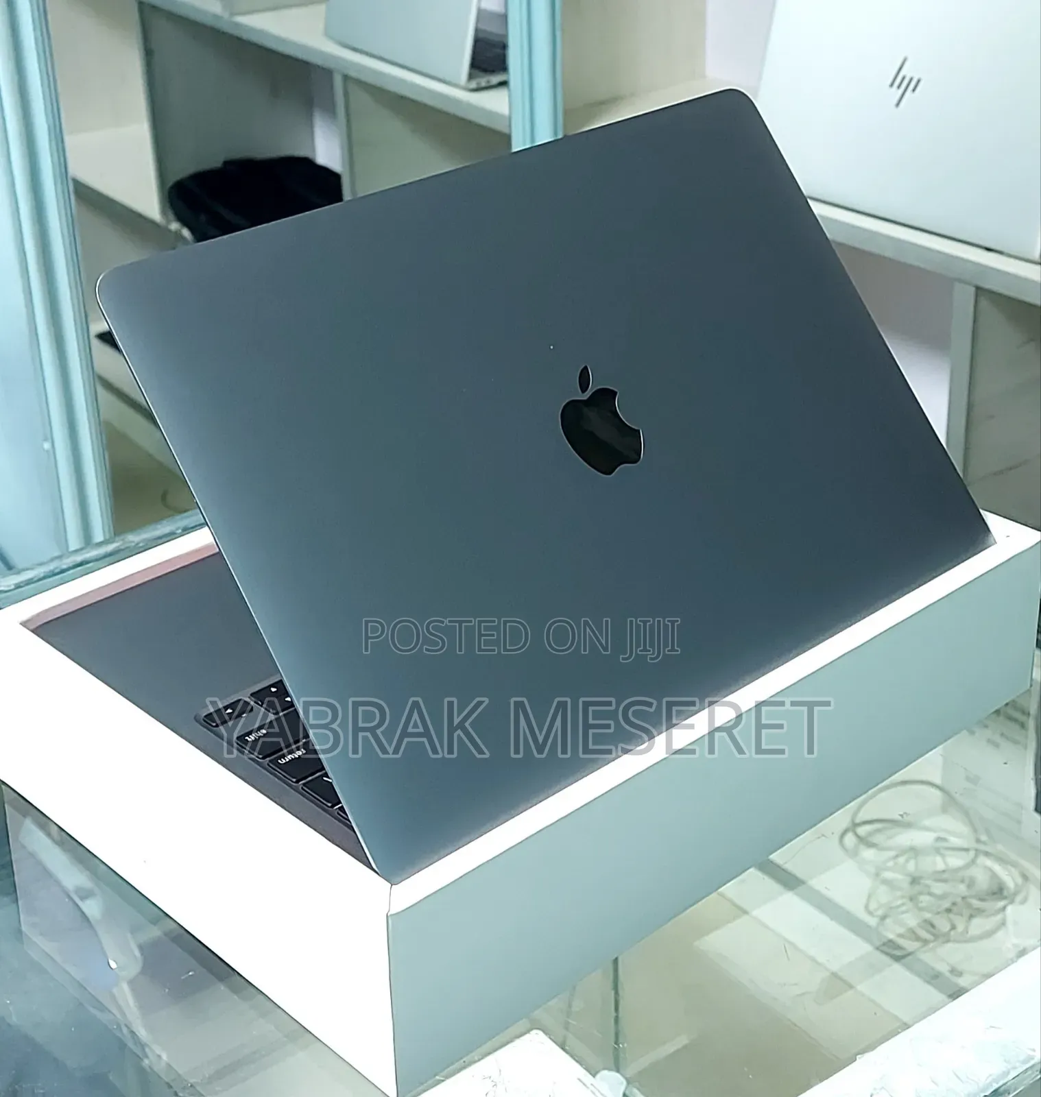 New Laptop Apple MacBook Pro 2020 M1 8GB Apple M1 Pro SSD 256GB