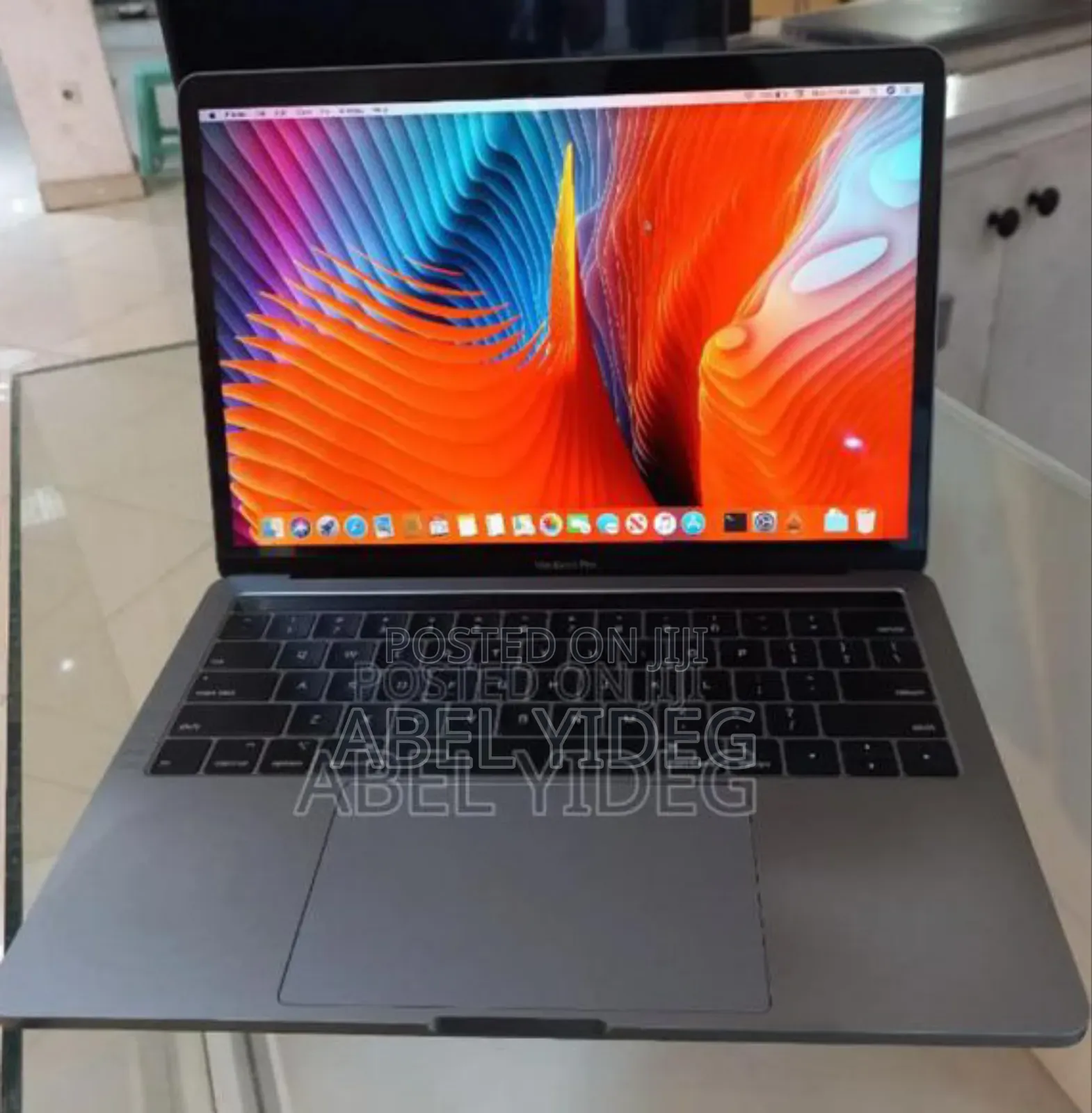 New Laptop Apple MacBook Pro 2018 8GB Intel Core i5 SSD 512GB