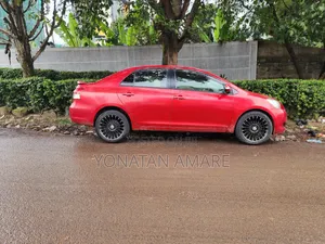Photo - Toyota Yaris Base Sedan 4dr 2010 Red
