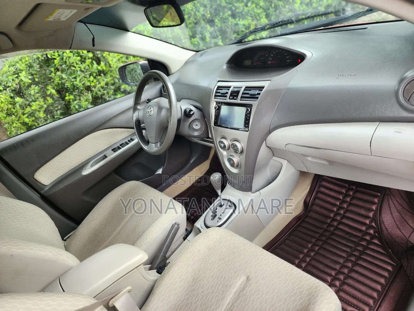 Toyota Yaris Base Sedan 4dr 2010 Red