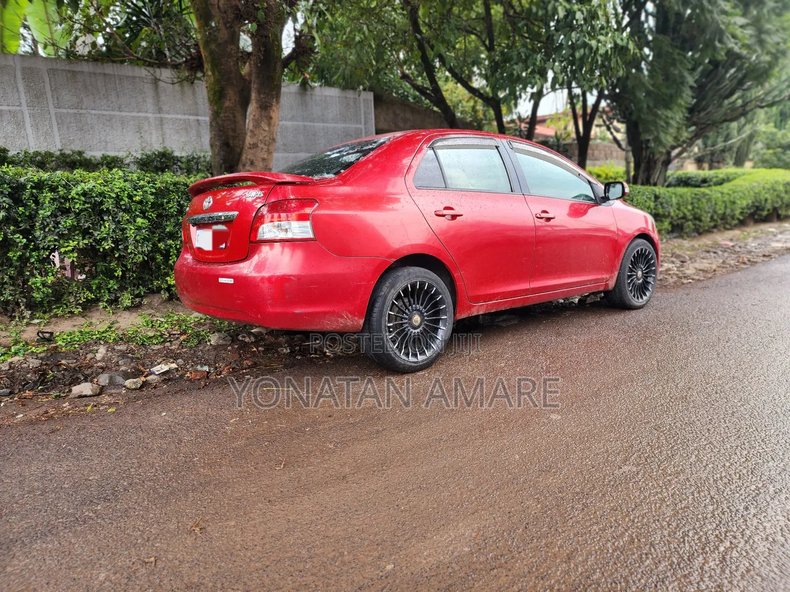 Toyota Yaris Base Sedan 4dr 2010 Red