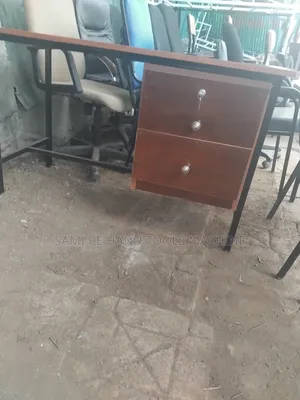 Photo - Ofice Table Product Medef Still