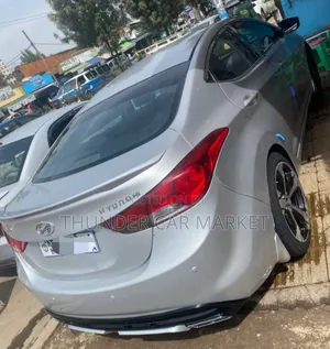 Hyundai Elantra 2012 Silver