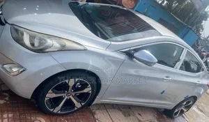 Hyundai Elantra 2012 Silver