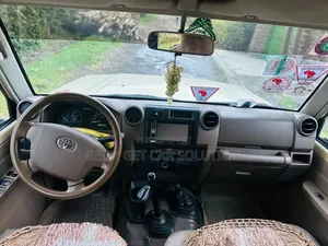 Toyota Land Cruiser 2015 Gold