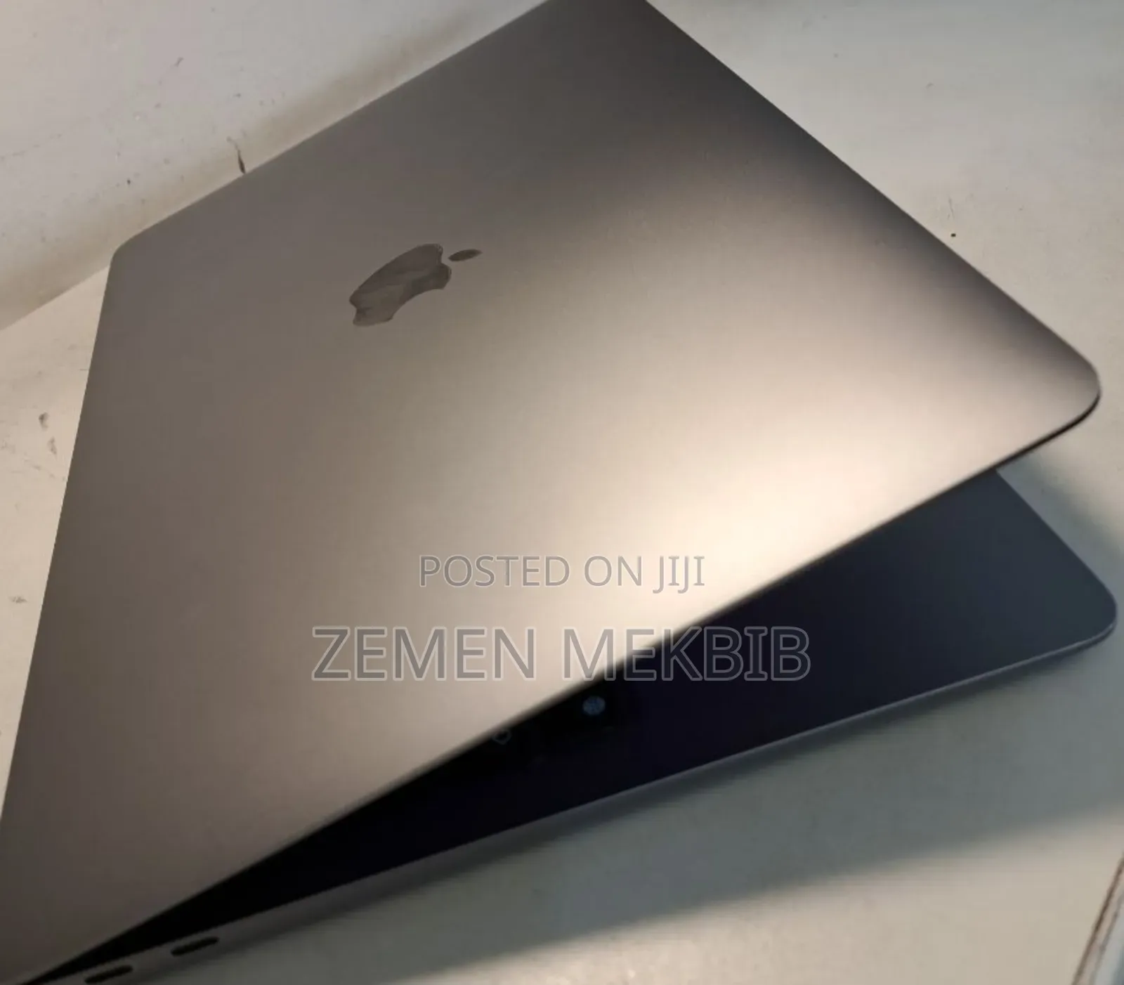 New Laptop Apple MacBook Air 2020 M1 8GB AMD Ryzen 7 SSD 256GB